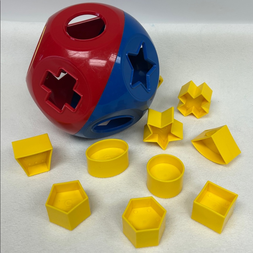 Vintage TUPPERWARE “Shape -O -Ball Sorter” with 9 shapes